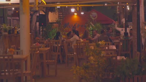 Músico-En-Vivo-En-Este-Pequeño-Restaurante-En-Willemstad,-Curacao