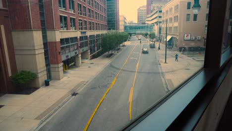 Vista-Desde-Grand-Rapids-Skyway-De-Una-Calle-Vacía