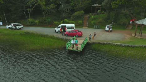 Der-Grand-Etang-Lake-Ist-Ein-Kratersee-In-Einem-Erloschenen-Vulkan-Auf-Der-Insel-Grenada,-Der-Mit-Kick-Em-Jenny,-Einem-Aktiven-U-Boot-Vulkan,-Verbunden-Ist