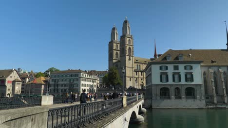 Grossmünster---Münsterbrücke-river,-Zürich,-moving-left-shot