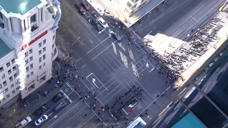 Vogelperspektive-Auf-Melbourne-CBD-An-Der-Kreuzung-Von-La-Trobe-Street-Und-Elizabeth-Street-–-Menschen-Protestieren-Friedlich