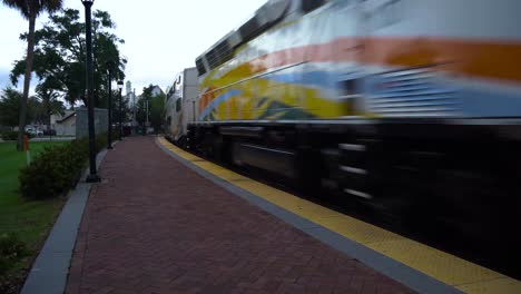 Estación-De-Tren-De-Winter-Park-Florida-Que-Sirve-Al-área-De-Winter-Park-Florida-Y-Orlando,-En-Una-Mañana