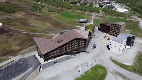 Myrkdalen-Hotel-aerial-overview---Ski-slope-with-pumptrack-and-parking-around-the-hotel---Norway-Voss