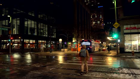 Bus-going-through-the-16th-street-mall-in-winter