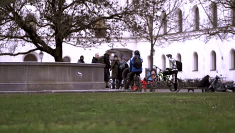 Slow-motion-of-students-hanging-out-together-in-front-of-Munich-university