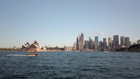 Hermosa-Panorámica-Y-Primer-Plano-Del-Puente-Del-Puerto-De-Sydney-Debajo-Del-Puente-Al-Atardecer