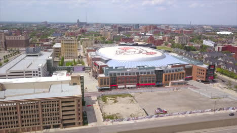 Drohnenaufnahme-Der-Little-Caesars-Arena-In-Der-Innenstadt-Von-Detroit