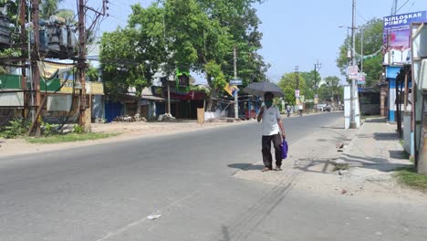 Bloqueo-En-Vigor-En-Las-Calles-Indias,-Personas-Que-Usan-Máscaras,-Menos-Tráfico,-Carreteras-Vacías