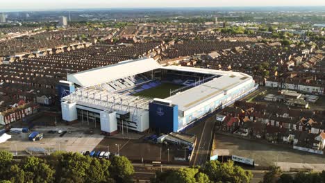 Icónico-Goodison-Park-Efc-Campo-De-Fútbol-Estadio-Vista-Aérea,-Everton,-Liverpool-Orbitando-Tiro-Izquierdo