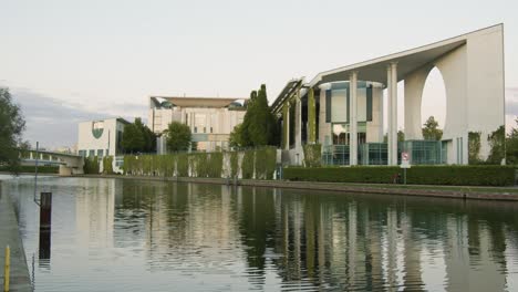 Cancillería-Federal-De-Berlín-Llamado-Bundeskanzleramt-Durante-El-Crepúsculo