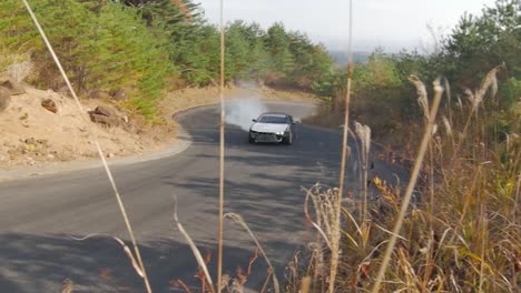 Tiro-De-Gran-Angular-En-Cámara-Lenta-De-Nissan-Silvia-A-La-Deriva-En-Fukushima