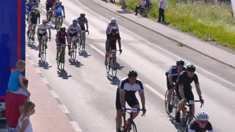 Maratón-De-Bicicletas-Participantes-Comenzando-La-Carrera