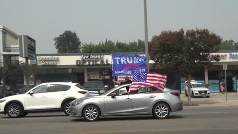 Donald-Trump-2020-Coche-Caravana