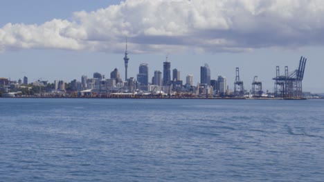 Disparo-De-Teleobjetivo-De-Largo-Alcance-Del-Horizonte-De-Auckland-Y-Bahía-Comercial,-Auckland,-Nueva-Zelanda