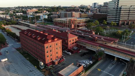 Wilmington-Delaware-Amtrak-SEPTA-Train-Station-with-downtown-city-in-background,-Chase-Bank-credit-card-headquarters-building