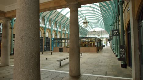 Encierro-En-Londres,-Hermosa-Arquitectura-De-La-Plaza-Vacía-De-Covent-Garden-Y-Del-Mercado-De-Manzanas,-Durante-La-Pandemia-De-Coronavirus-2020