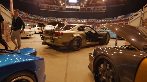 Spoilers-En-El-Auto-Show-Impulsado-En-Vancouver,-Columbia-Británica,-Gran-Tiro-Hacia-Adelante