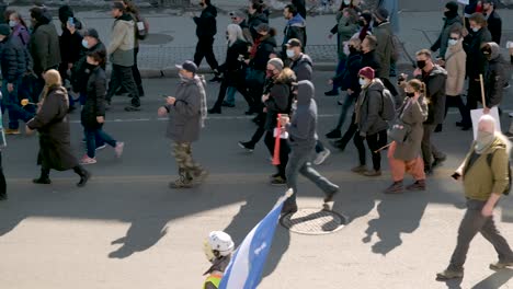 Protesta-Contra-El-Bloqueo-En-Montreal,-Disparado-Desde-Un-Lado-Y-Desde-Arriba