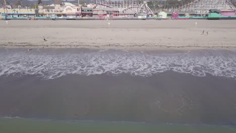 Santa-Cruz,-Kalifornien,-Wahrzeichen-Des-Messegeländes,-Luftaufnahme-Zum-Vergnügungspark-Am-Strand