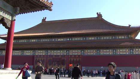 Tourists-visiting-The-Forbidden-City,-Beijing,-China