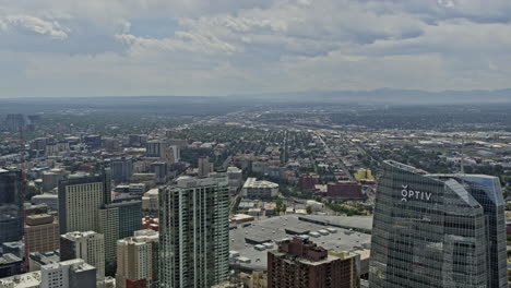 Denver-Colorado-Antena-V33-Volando-Bajo-Panorámica-Alrededor-De-Los-Edificios-Del-Paisaje-Urbano-Del-Centro---Dji-Inspire-2,-X7,-6k---Agosto-De-2020