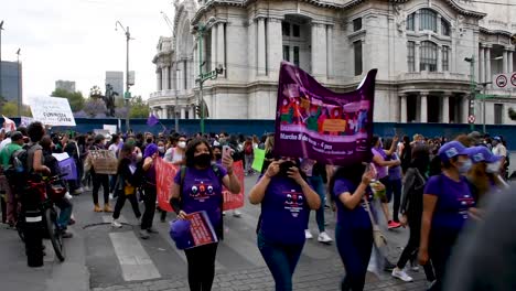 Marcha-Feminista-Contra-La-Violencia-De-Género,-8-De-Marzo-En-La-Ciudad-De-México-Miles-De-Mujeres-Protestan-En-Las-Calles-Por-Seguridad-Y-Mejores-Condiciones-De-Vida