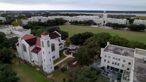 Luftabzug-Vom-Citadel-Military-College-In-Charleston,-South-Carolina,-In-4K