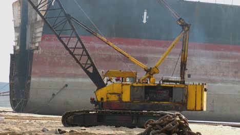 Mobile-Crane-On-Beach-Turning-At-Gadani-Ship-Breaking-Yard