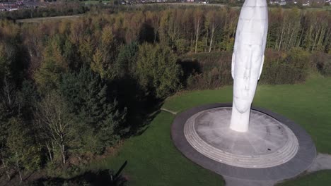 El-Sueño-Escultura-Audaz-Bosque-Punto-De-Referencia-Cara-Obelisco-Estatua-Vista-Aérea-St-Helens-Retroceder-Revelar-Disparo