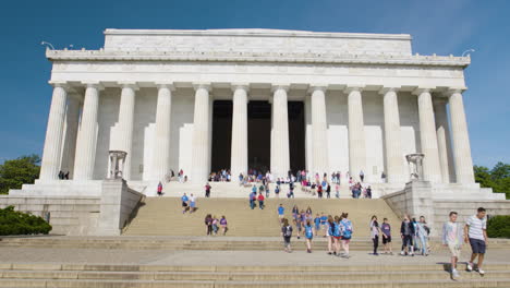 Zeitlupe-Von-Touristen-Am-Lincoln-Memorial