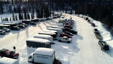 Paseo-En-Máquina-De-Nieve-De-Alaska-Para-El-Cáncer.-Petersville,-Alaska