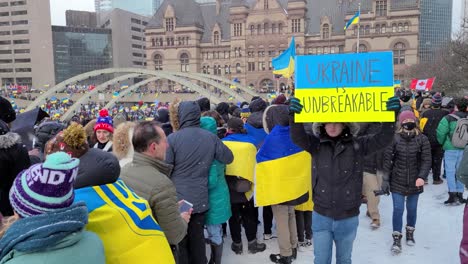 Multitud-Reunida-En-Nathan-Phillips-Square-Protesta-Contra-El-Conflicto-Entre-Ucrania-Y-Rusia