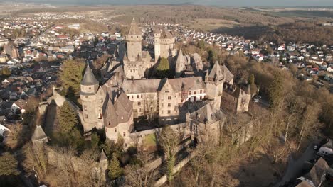 Aerial-footage-of-the-iconic-Braunfels-Castle-at-sunset-in-Hesse,-Germany