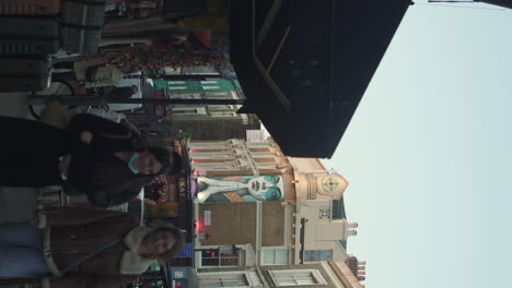 Vertical-view-of-tourists-walking-in-Portobello-Road,-Notting-Hill