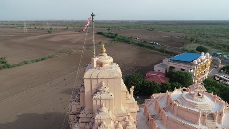 Toma-Aérea-Giratoria-Del-Templo-De-Palitana