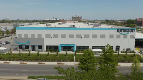 Establishing-Shot-of-Amazon-Warehouse-on-Hot-Summer-Day