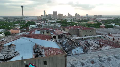 Edificios-De-San-Antonio-En-Mal-Estado,-Dañados-Por-El-Huracán.