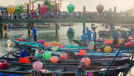 Sampans-Turísticos-Decorativos-Vibrantes-En-Hoi-An-Vietnam