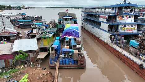 Frachtschiff-Auf-Dem-Amazonas.-Amazonien.-Südamerika