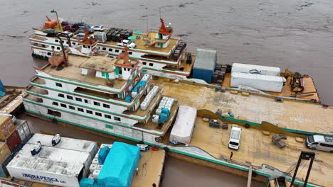 Frachtschiff-Auf-Dem-Amazonas.-Amazonien.-Südamerika