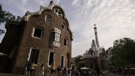 Park-Güell-En-El-Centro-De-La-Ciudad-De-Barcelona-Diseñador-Por-El-Artista-Anthoni-Gaudi