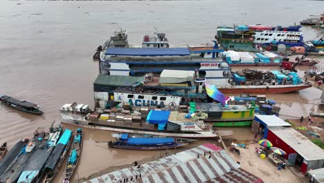 Frachtschiff-Auf-Dem-Amazonas.-Amazonien.-Südamerika