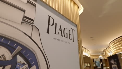 Detalles-Del-Interior-De-La-Boutique-De-Relojes-De-Lujo-Piaget-En-El-Centro-Comercial