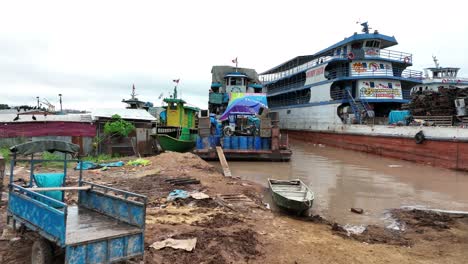 Frachtschiff-Auf-Dem-Amazonas.-Amazonien.-Südamerika