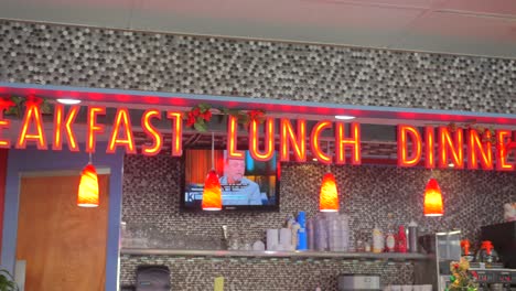 Colorful-Interior-Of-A-Typical-American-Diner-Counter-In-Naugatuck,-Connecticut,-USA