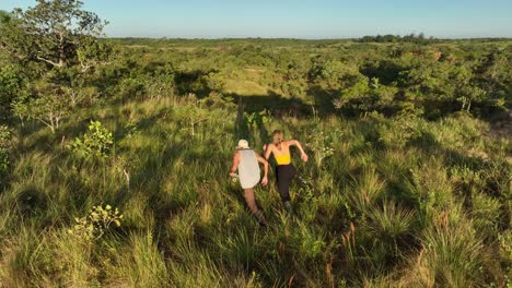 Couple-running-in-adventure-holiday-in-the-jungle-rainforest-tropical