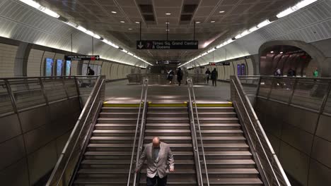 People-at-34th-Street-and-Hudson-Yards-Subway-Station-in-New-York-City-Modern