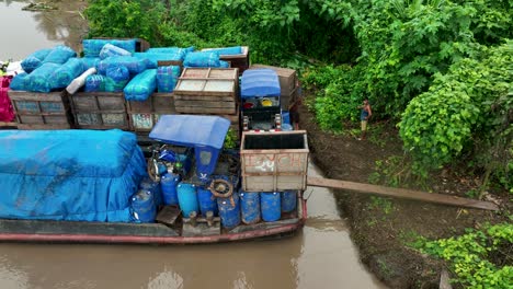 Frachtschiff-Auf-Dem-Amazonas.-Amazonien.-Südamerika