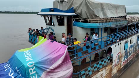 Frachtschiff-Auf-Dem-Amazonas.-Amazonien.-Südamerika