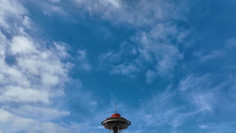 Toma-épica-Que-Revela-La-Aguja-Espacial-De-Seattle-En-Un-Cielo-Lleno-De-Nubes